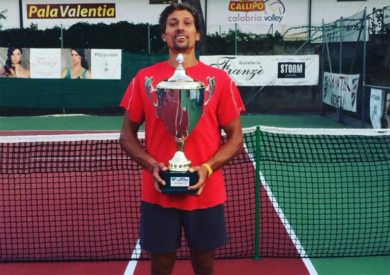 Il lametino Pileggi vince la prima edizione del torneo di tennis “Memorial Rosario Barone” a Vibo Valentia